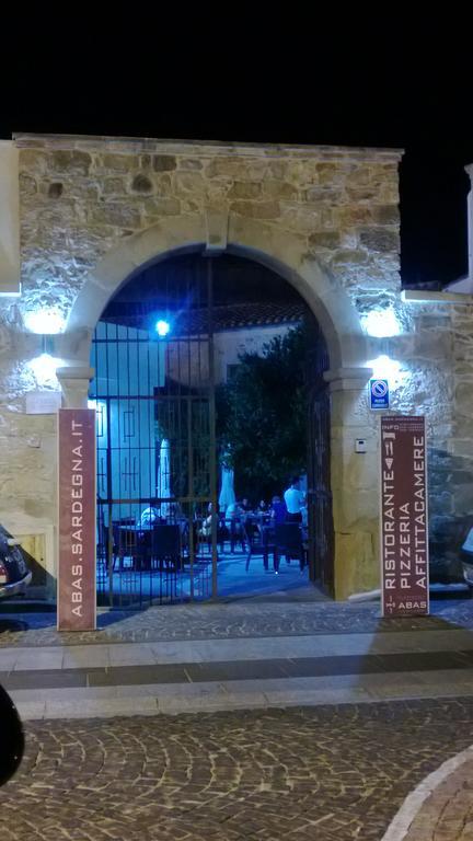 Abas Ristorante Pizzeria Affittacamere Ales ภายนอก รูปภาพ