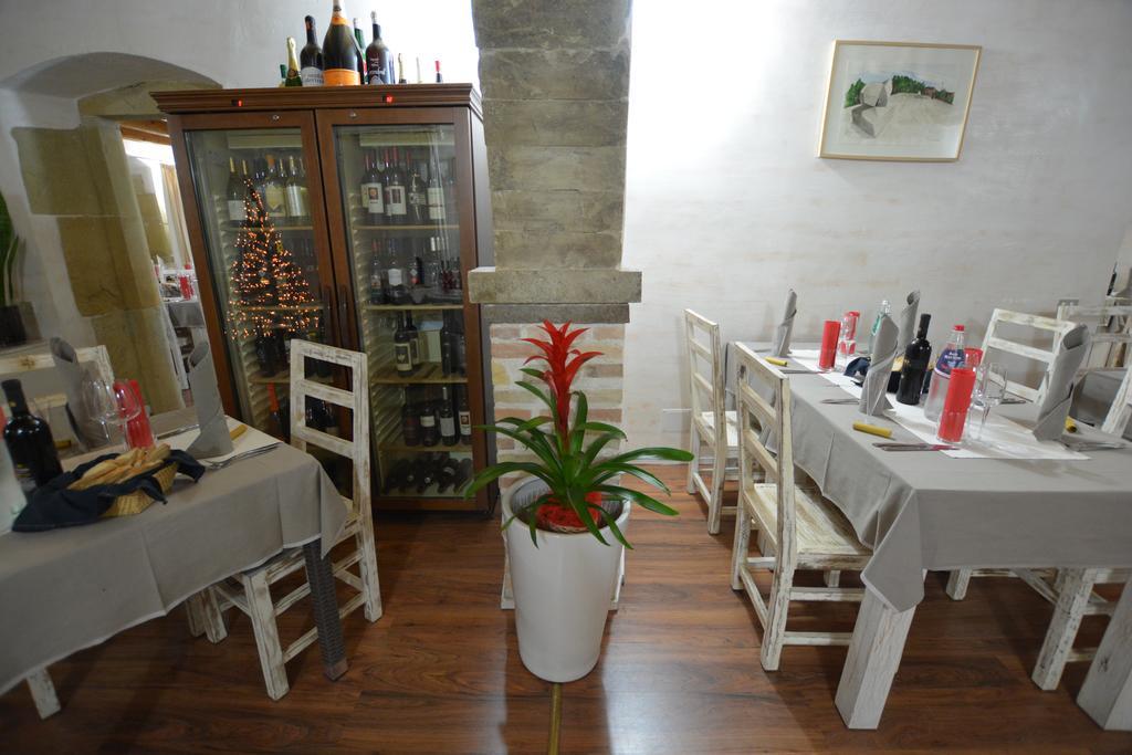 Abas Ristorante Pizzeria Affittacamere Ales ภายนอก รูปภาพ
