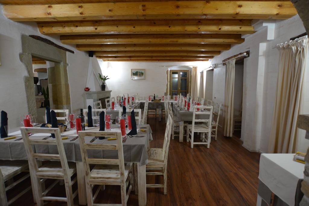 Abas Ristorante Pizzeria Affittacamere Ales ภายนอก รูปภาพ