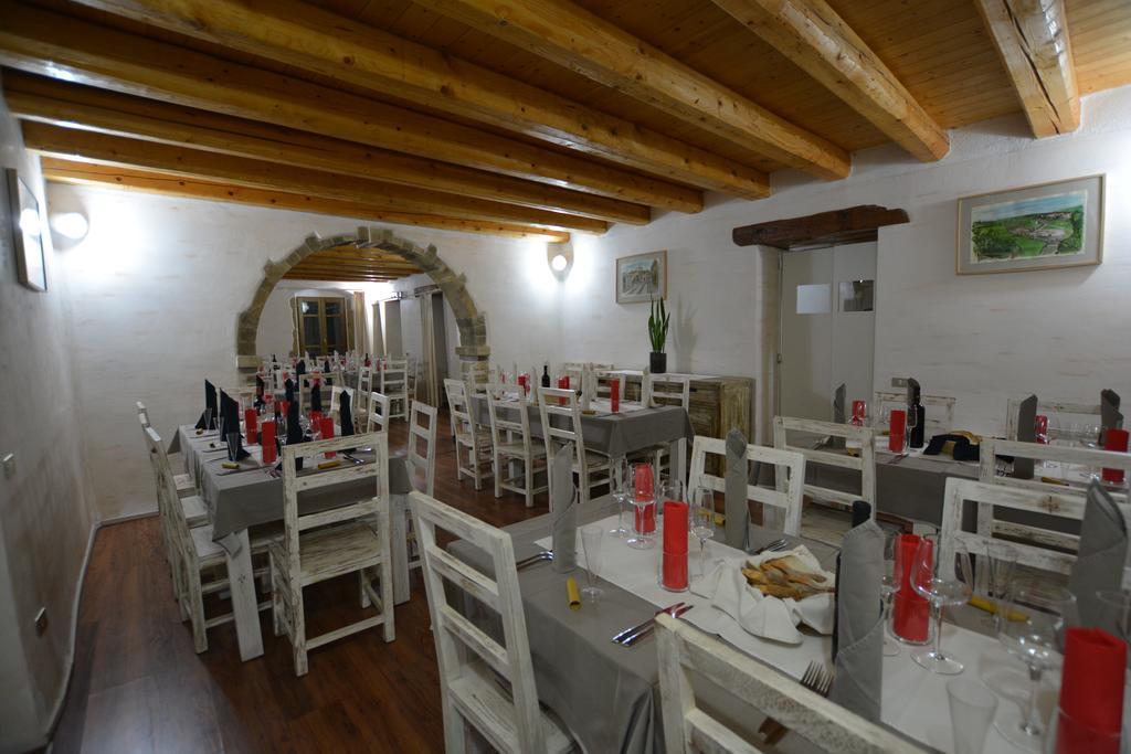 Abas Ristorante Pizzeria Affittacamere Ales ภายนอก รูปภาพ