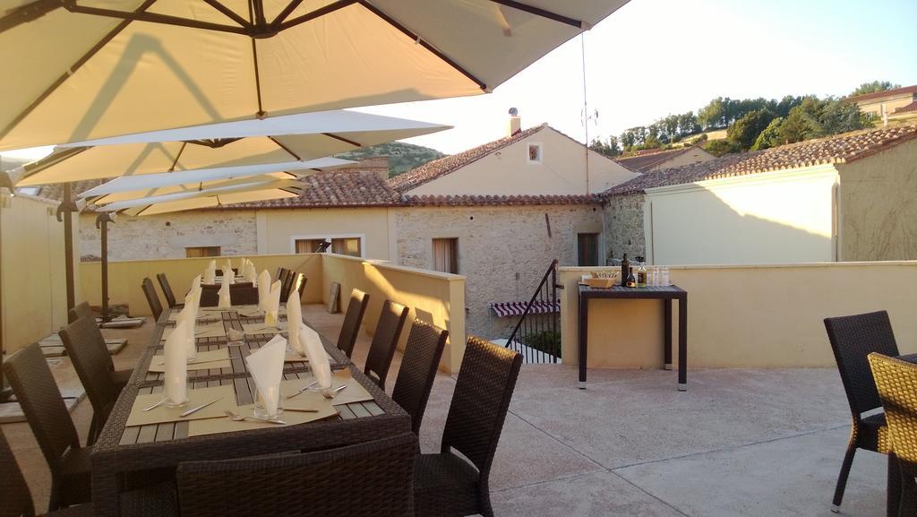 Abas Ristorante Pizzeria Affittacamere Ales ภายนอก รูปภาพ