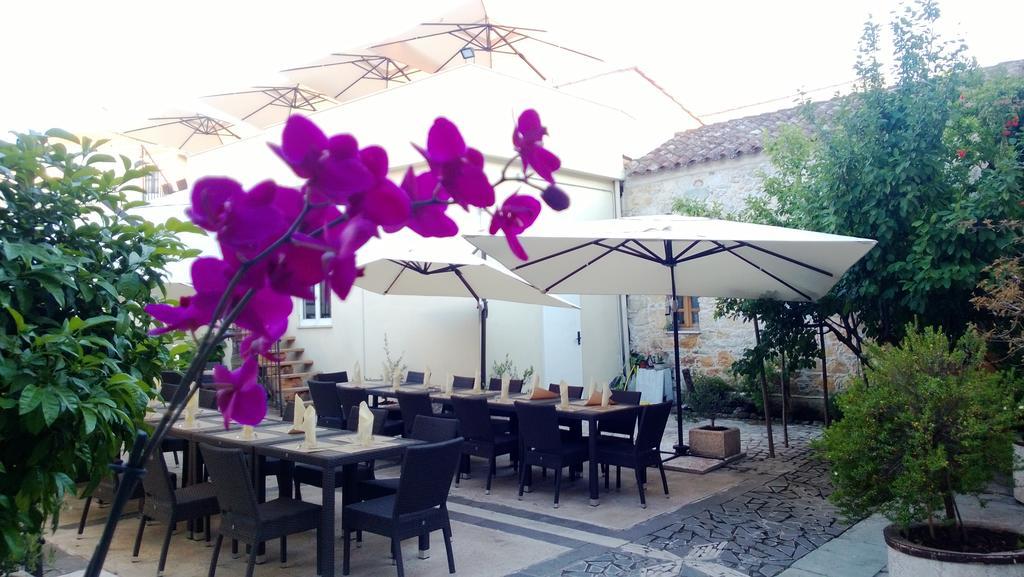 Abas Ristorante Pizzeria Affittacamere Ales ภายนอก รูปภาพ