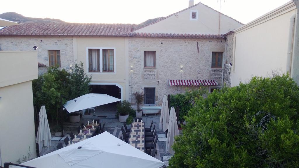 Abas Ristorante Pizzeria Affittacamere Ales ภายนอก รูปภาพ